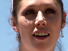 吸烟热阿拉娜埃文斯得到她的猫犁通过一个英俊的朋友 吸烟热阿拉娜埃文斯得到她的猫犁通过一个英俊的朋友