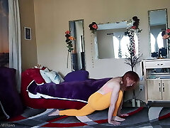 Aurora Willows in yellow yoga pants, scorching cameltoe Aurora Willows in yellow yoga pants, scorching cameltoe