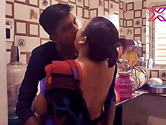 Indian Cougar bhabi fucking doggy style