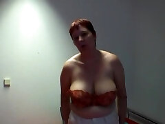 belle mature solo saggy baps