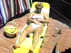 Homemade video of a solo chick dressed in nylon stockings having fun