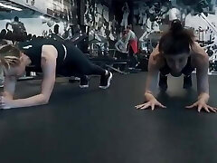 Kaley Cuoco working out at the gym with other stunners Kaley Cuoco working out at the gym with other stunners