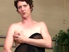 Mature Milf Gives Her Hairy Pussy A Workout Mature Milf Gives Her Hairy Pussy A Workout