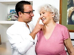 21Sextreme Helping The Grandma Next Door 21Sextreme Helping The Grandma Next Door