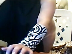 Hot Arabic lady in hijab shows her ass without panties