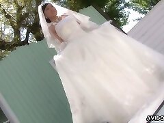 Japanese bride Emi Koizumi gives a good blowjob after wedding