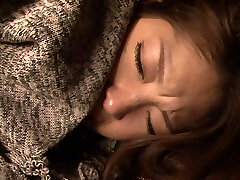 Junge Asiatin wird in zerissenen Klamotten hart gefickt Junge Asiatin wird in zerissenen Klamotten hart gefickt