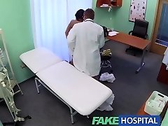 FakeHospital外国病人没有健康保险支付的猫价格替代治疗