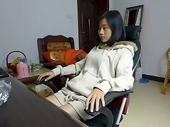 chino trabajando con el pie 小 hb hbf