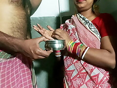 Sasur Ne Bahu Se Bola Pith Pe Grease Laga Do, Fir Gate Par Hi Chod Diya Sasur Ne Bahu Se Bola Pith Pe Grease Laga Do, Fir Gate Par Hi Chod Diya