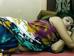 Red-hot bhabhi ko chor ne accha se chodai pani nikal diya! 