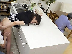 Enticed by the Manager's Wife: Natsuki Takeuchi Enticed by the Manager's Wife: Natsuki Takeuchi