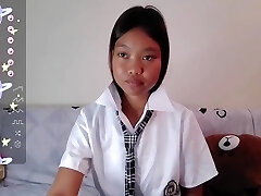 тайская девушка после школы