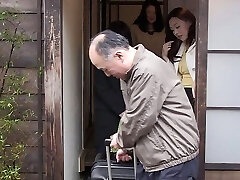 फूहड़ विलाप के रूप में वह एक चंकी मुर्गा द्वारा गड़बड़ हो जाता है फूहड़ विलाप के रूप में वह एक चंकी मुर्गा द्वारा गड़बड़ हो जाता है