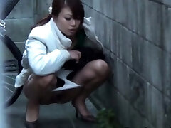 Japanese urinate in street