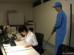 Asian assistant Imanaga Sana stayed late in the office to fuck