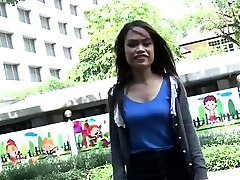 Classy exotic Pui does her best to get jism
