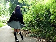 【Accident】Honoka abruptly meetings a hunter during an outdoor exposure.