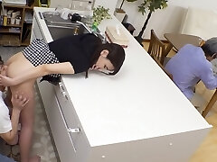 Enticed by the Manager's Wife: Natsuki Takeuchi Enticed by the Manager's Wife: Natsuki Takeuchi