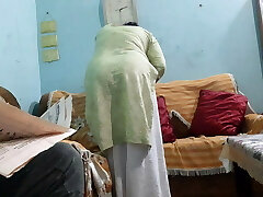 Desi Hot Maid ko choda paycheck bhadwane ke chakkar me Desi Hot Maid ko choda paycheck bhadwane ke chakkar me