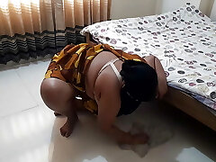 35 yr older Gujarati Maid gets stuck under sofa while cleaning then A guy gives rough fuck from behind - Indian Hindi Sex