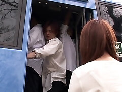 Cocomi Naruse im Magischen Bus-Pervers Teil 1