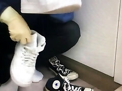 Smell af1 with spandex gloved hands