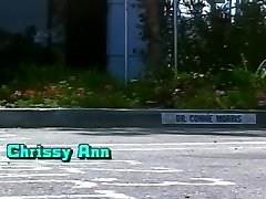 Ashlyn गेयर खराब कुत्ता पीछे से
