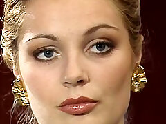 непослушная коротко стриженная милфа наклонилась на капоте машины непослушная коротко стриженная милфа наклонилась на капоте машины