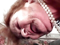 वह आपकी दादी है!!! - अध्याय # 01 वह आपकी दादी है!!! - अध्याय # 01