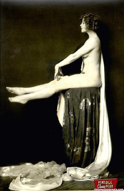 Classic Vintage Nude Models - Artistic vintage nude girls