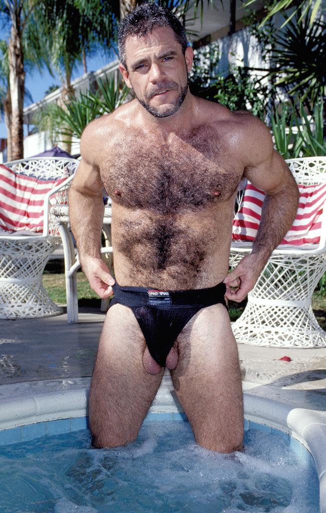 650px x 1024px - Bear gay hunk Jeremy flaunts his blue trunks and lets out his huge dick by  the pool