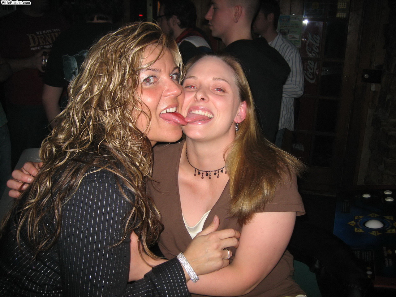 Amateur couple fucking a Thai bargirl