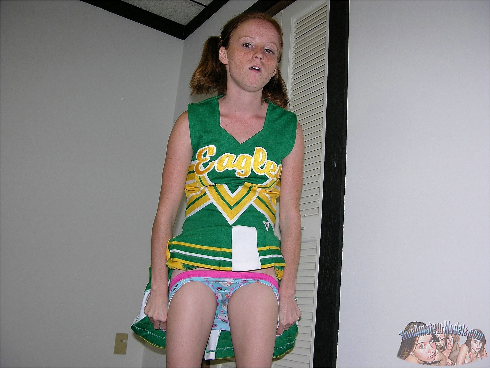 Barely Legal Cheerleader Tits - Nude Cheerleader Teen Alissa C. Modeling & Showing Her Tight Pussy
