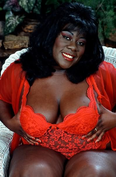 Plump Black Spread - Fat Black Plumper in Red Lingerie Posing and Spreading Pussy