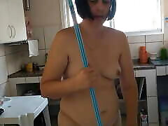 After cleaning the house, nudist wife pee and she uses the cuckold as toilet paper