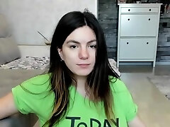 Live brunette camgirl toys tina girdon mom and hung on webcam