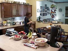 Cougar stepmother teaches me how to hold onto a girlfriend