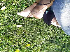 Sexy Feet xoxoxo sex naz irani Mom Rests In The Park And Doing Her Nails