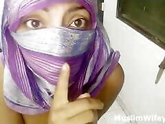 Sexy nomar omar MILF IN Hijab Niqab Muslim Arab Masturbates Gushy Squirting Pussy On Live Webcam