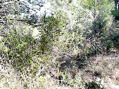 ein heißes latina-mädchen wurde beim outdoor-pissen im nationalpark erwischt und gefickt