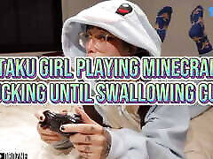 chica otaku jugando minecraft y mamada tragar semen ft. amber kai