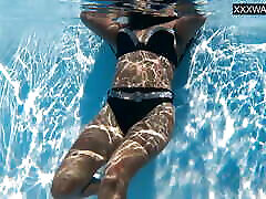 Great atmosphere swimming pool session Lia Ponce