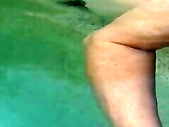 Horny bella rubbing cock in good massage pool