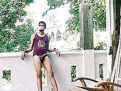 stojąc nago odkryty sexy indian college boy