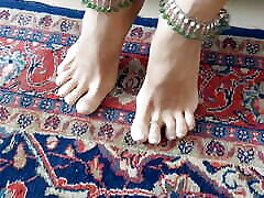 Beautiful mom jabarjate rep Body Posing and Feet Worship