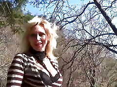 Amateur female goth Viky Moore a slutty mature Italian blonde gets