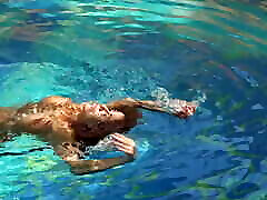 Hot milf in dead body fuak swimming pool