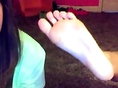 Foot kidnaped lady forced to suck porn vids from Amateur Trampling