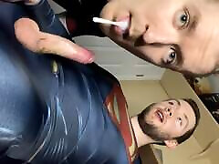 समलैंगिक बेकार है और निगल सुपरमैन & 039; सुपरस्पर्म कॉस्प्ले